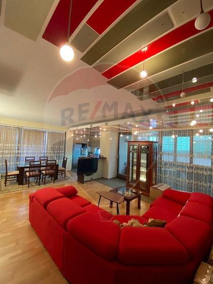 Apartament cu 3 camere decomandat în Est