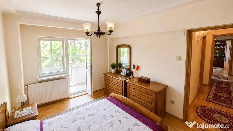 Apartament cu 3 camere decomandat în Central