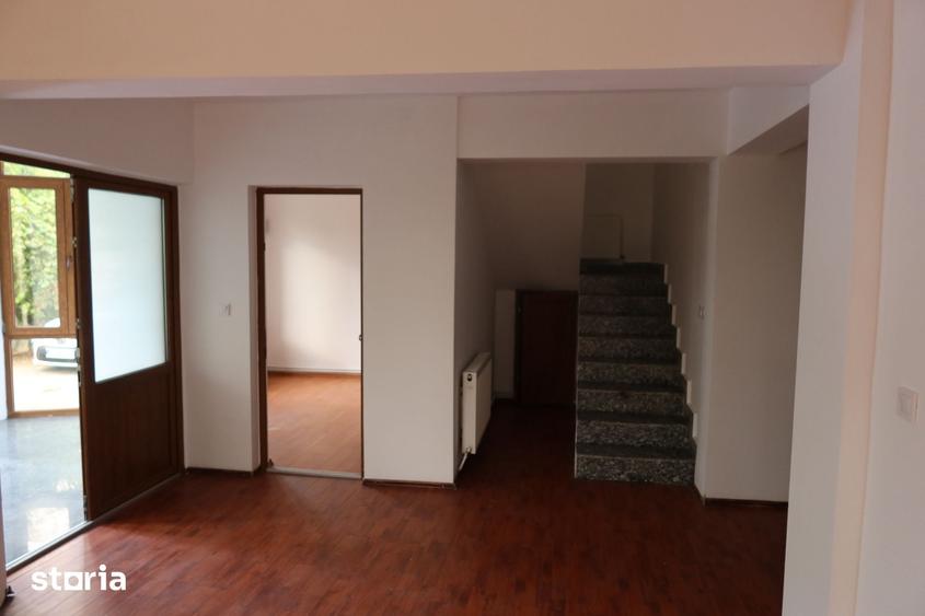 Casă cu 6 camere cu Teren 1141 Mp în Valea Călugărească
