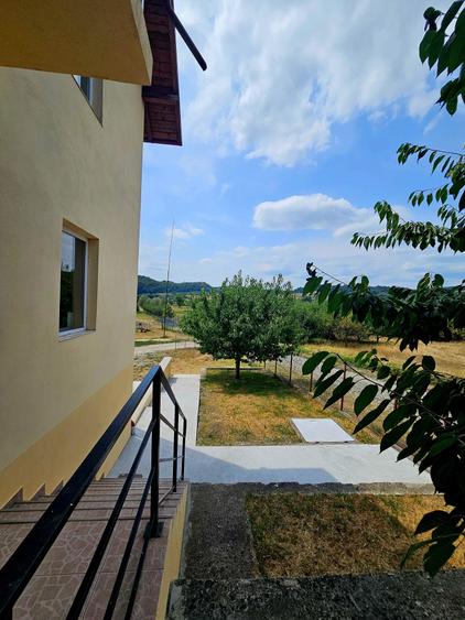 Casă cu 4 camere în Cerbu