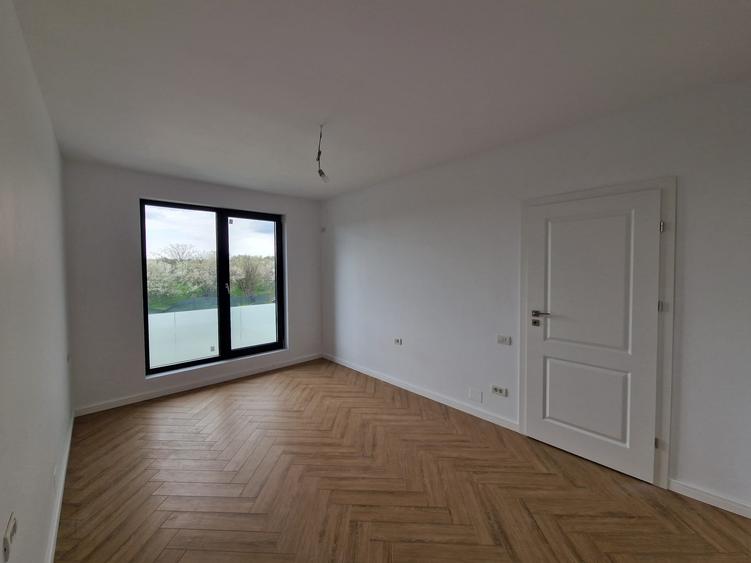 Duplex cu 4 camere cu Teren 250 Mp în Mogoșoaia