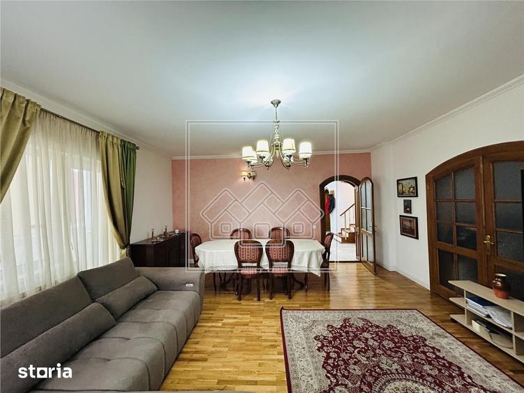 Apartament cu 4 camere în Ștrand