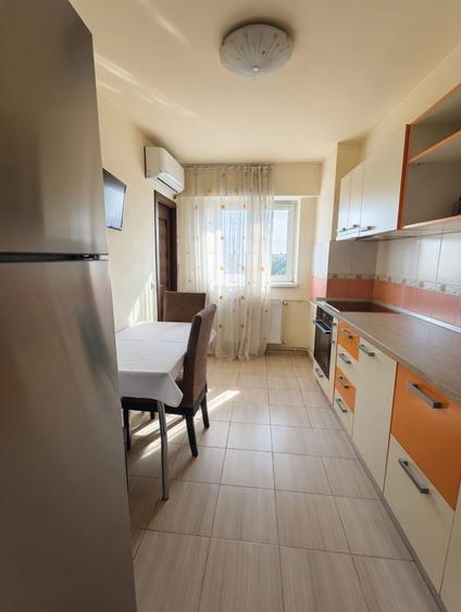 Apartament cu 4 camere decomandat în Central