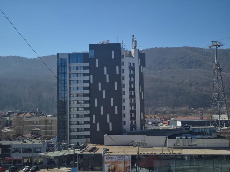 Apartament cu 3 camere decomandat, mobilat în Precista