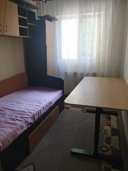 Apartament cu 3 camere nedecomandat, mobilat în Șagului