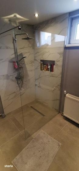 Casă cu 8 camere cu Teren 380 Mp în Central