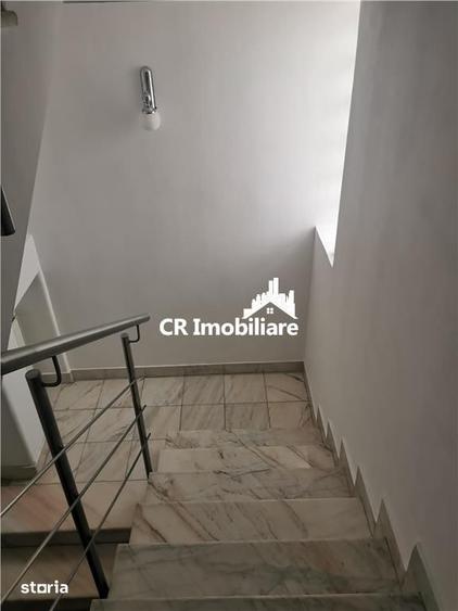 Casă cu 6 camere cu Teren 180 Mp în Vatra Luminoasă