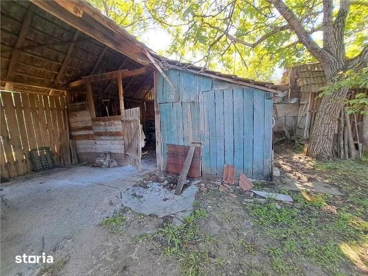 Casă cu 2 camere semidecomandat cu Teren 92 Mp în Cetariu