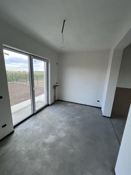 Casă cu 3 camere în Sântandrei