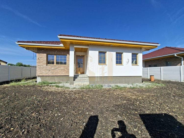 Casă individuală cu 5 camere cu Canalizare în Sânpetru