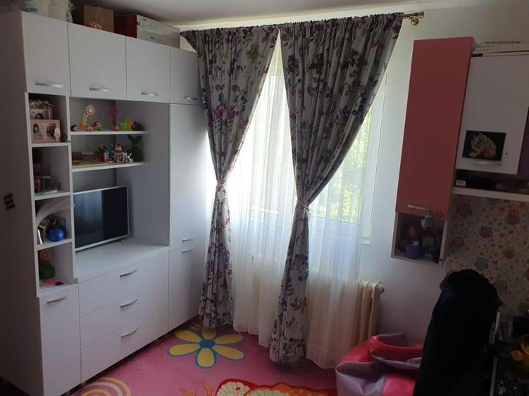 Apartament cu 3 camere decomandat, mobilat în Mircea cel Bătrân