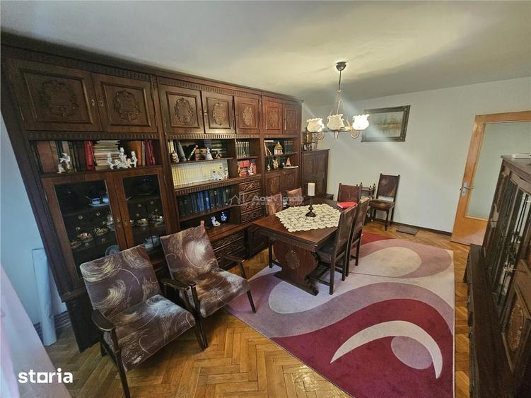 Apartament cu 4 camere decomandat în Central