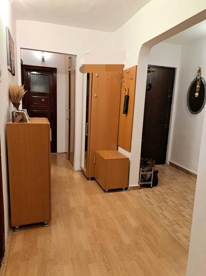 Apartament cu 4 camere decomandat în Mofleni