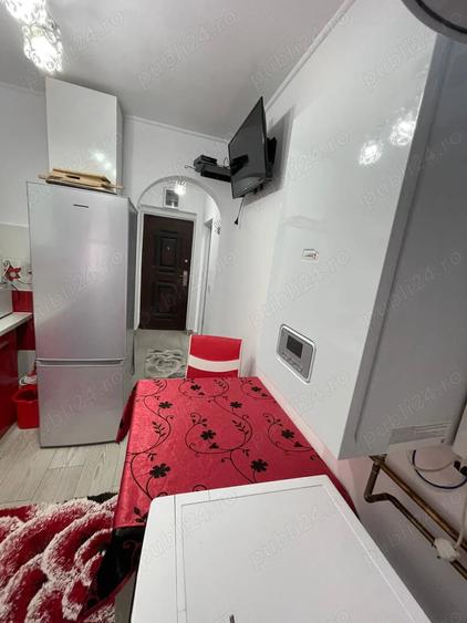 Garsonieră decomandată în Siriu