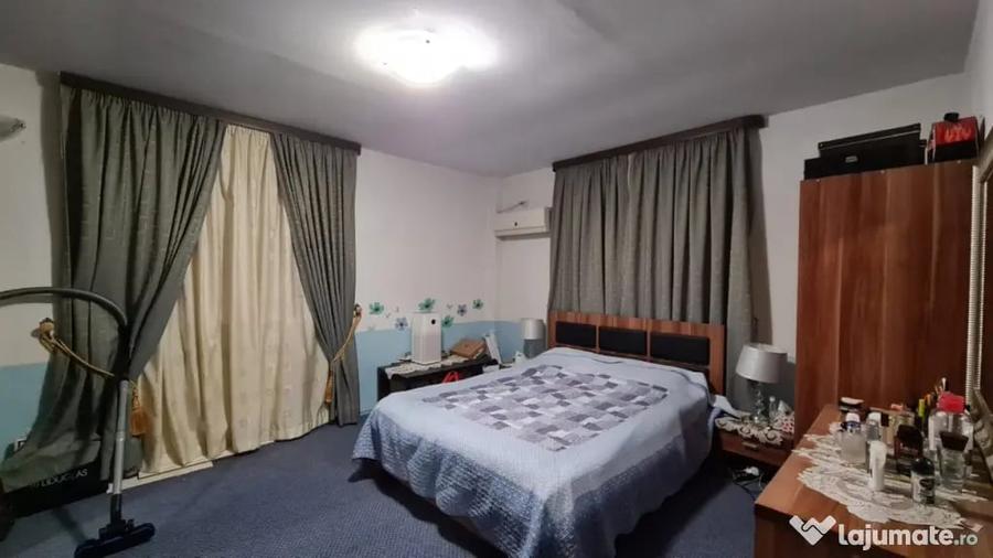 Casă cu 7 camere cu Teren 300 Mp în Mihai Bravu