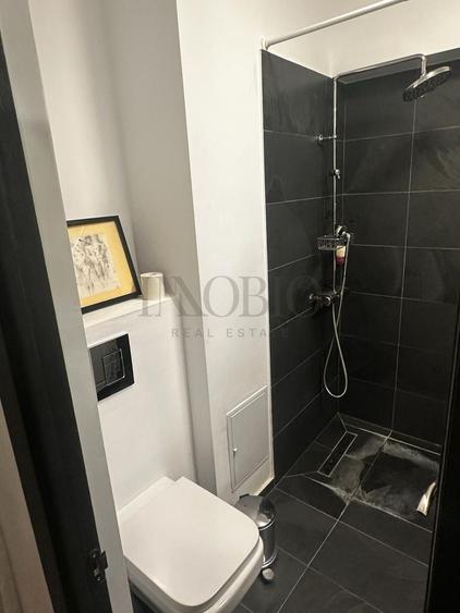 Apartament cu 3 camere decomandat, mobilat în P-ța Victoriei