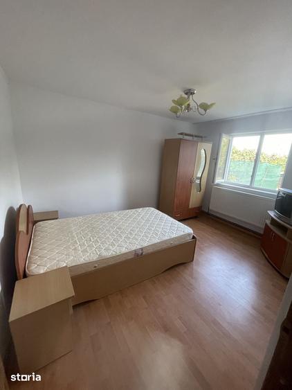 Casă cu 3 camere cu Teren 2300 Mp în Central