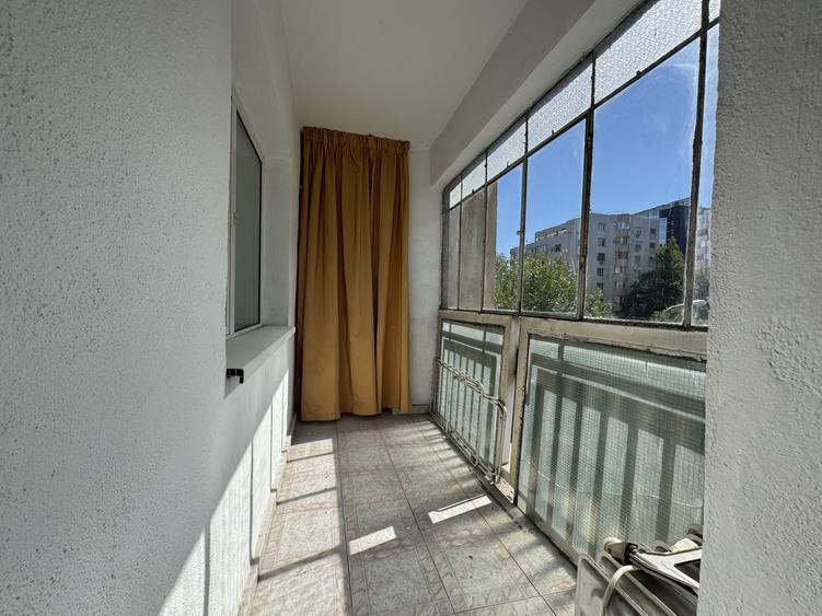 Apartament cu 3 camere decomandat, mobilat în Nerva Traian