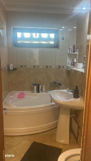 Casă cu 6 camere cu Teren 1200 Mp în Central