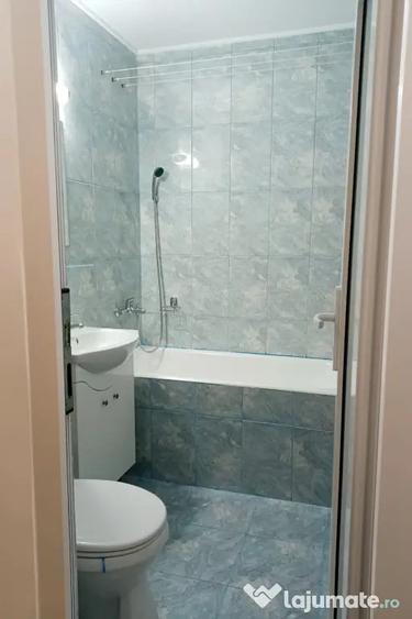 Garsonieră decomandată în Far