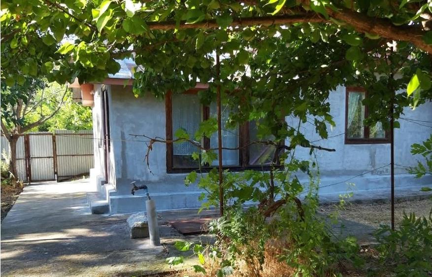 Casă cu 3 camere cu Teren 1000 Mp în Vărăști