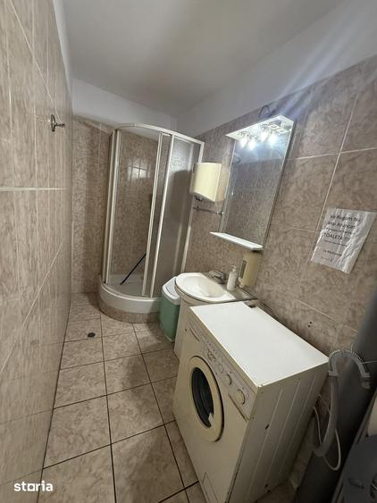 Casă cu 8 camere cu Teren 202 Mp în Pieptănari