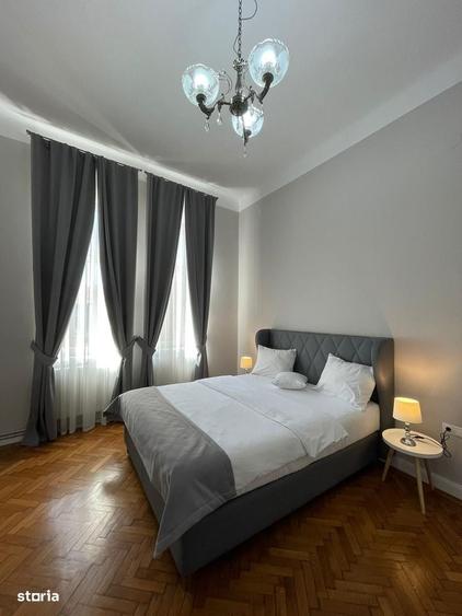 Apartament cu 8 camere decomandat în Exterior Vest