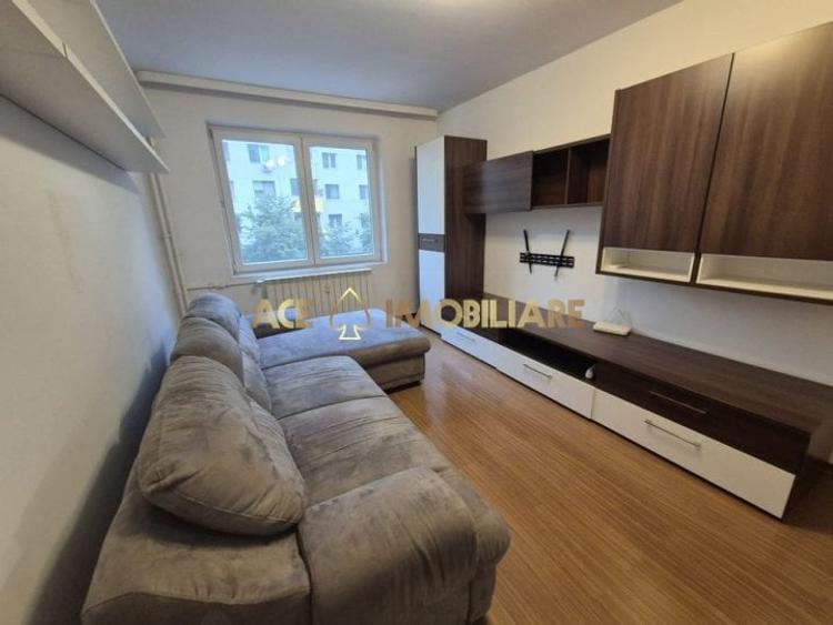 Apartament cu 3 camere decomandat, mobilat în Rahova