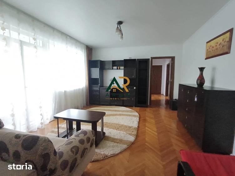 Apartament cu 3 camere semidecomandat, mobilat în Dristor
