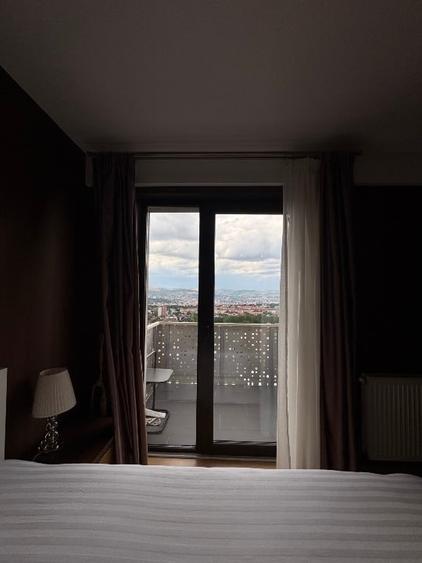 Apartament cu 4 camere decomandat, mobilat în Europa