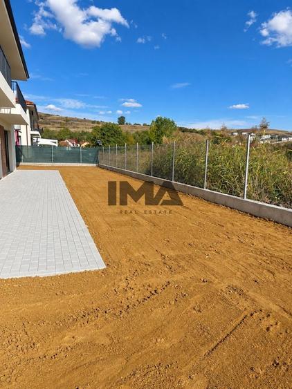 Duplex cu 5 camere cu Canalizare în Chinteni