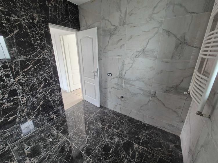 Casă cu 4 camere cu Teren 400 Mp în Central