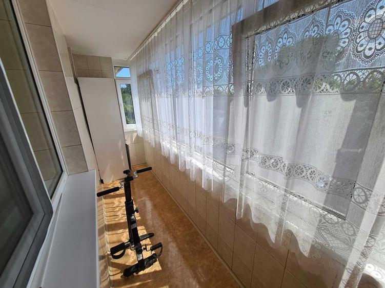 Apartament cu 3 camere semidecomandat în Hipodrom