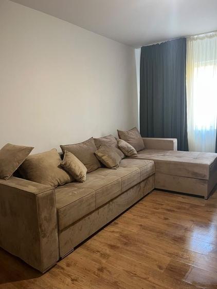 Apartament cu 3 camere decomandat în Rovine