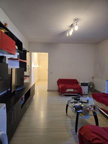 Apartament cu 3 camere semidecomandat în Gheorghe Lazăr