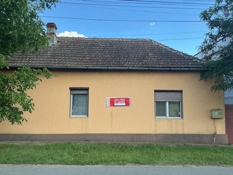 Casă cu 3 camere cu Teren 3300 Mp în Central
