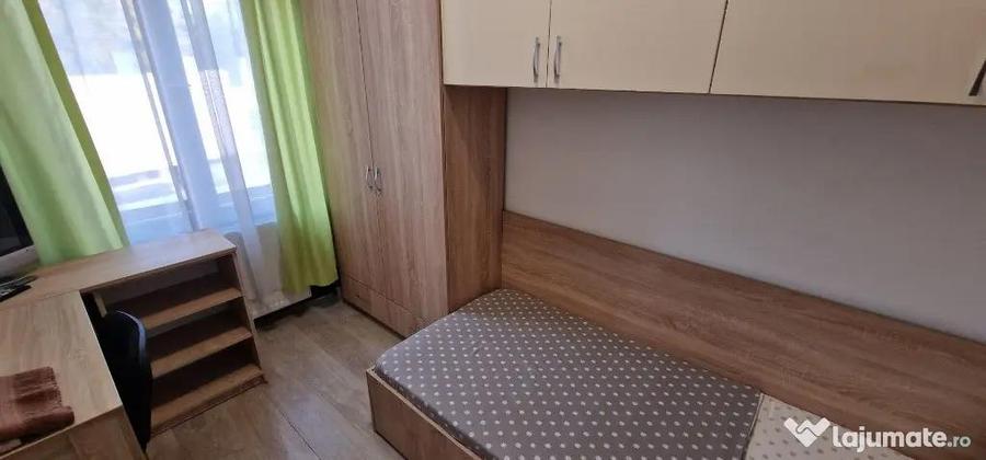 Apartament cu 3 camere decomandat în Spitalul Județean