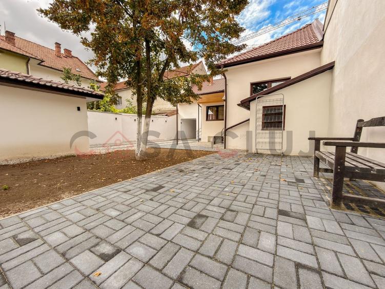 Casă individuală cu 5 camere cu Canalizare în Central