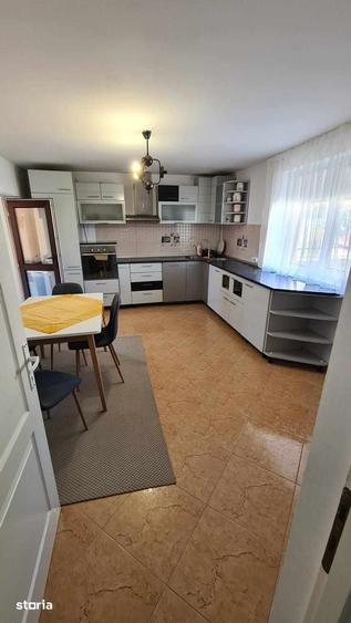 Casă cu 4 camere cu Teren 600 Mp în Central