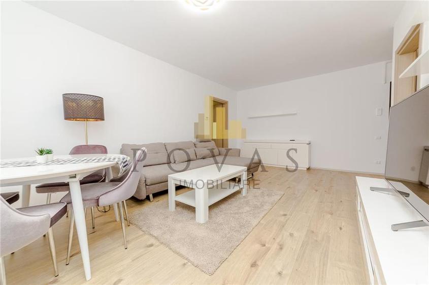 Apartament cu 3 camere semidecomandat, mobilat în Băneasa