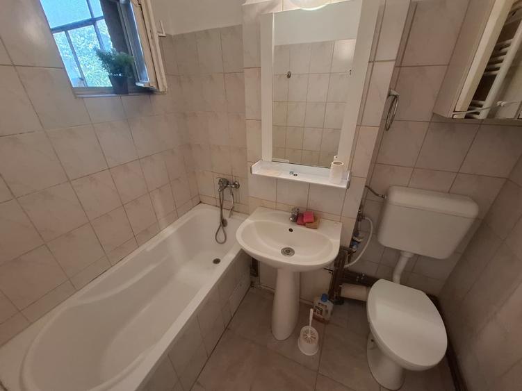 Apartament cu 4 camere decomandat în Aurel Vlaicu