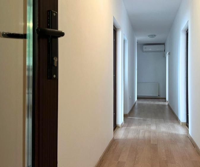 Casă individuală cu 4 camere cu Canalizare în Băneasa
