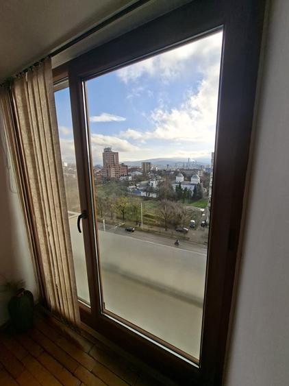 Apartament cu 4 camere decomandat în Central