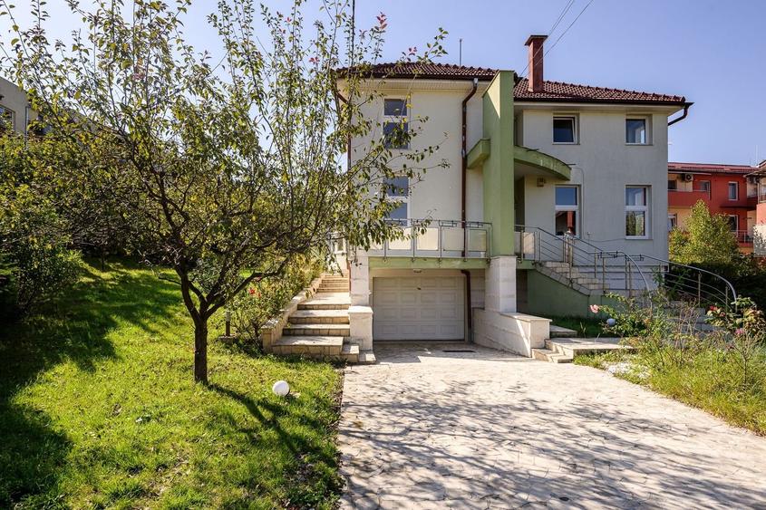 Casă individuală cu 5 camere cu Canalizare în Mănăștur
