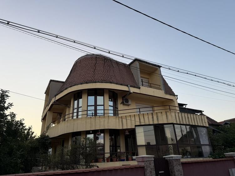 Casă cu 5 camere cu Teren 250 Mp în Ferentari