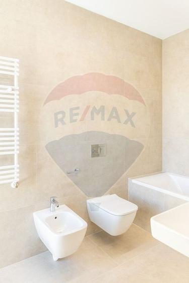 Apartament cu 3 camere decomandat în Națiunile Unite