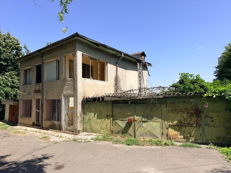 Casă cu 4 camere în Central