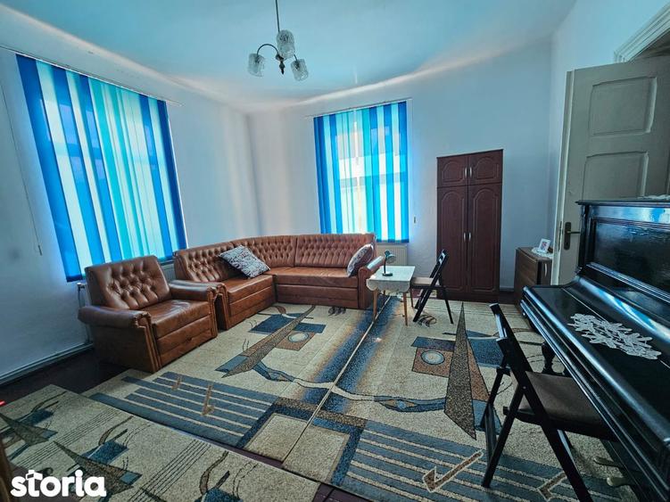 Casă cu 3 camere cu Teren 500 Mp în Central