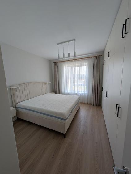 Apartament cu 4 camere semidecomandat în Sud