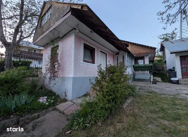 Casă cu 3 camere cu Teren 720 Mp în Sărata